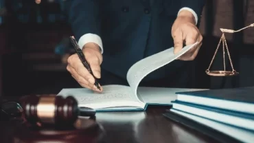 صياغة العقود وتوثيقها